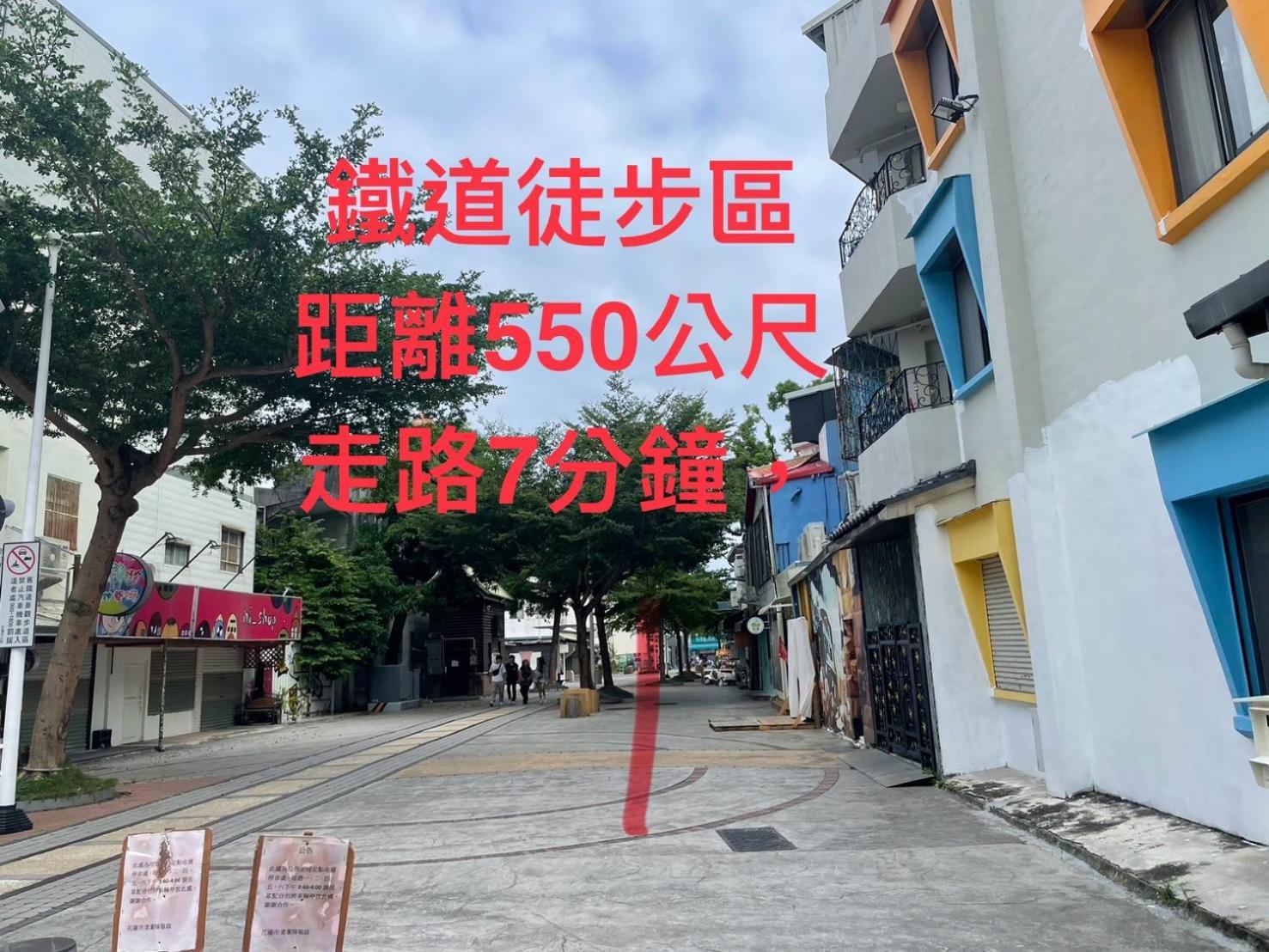 愛旅行民宿&近東大門夜市 Hualien Exterior foto